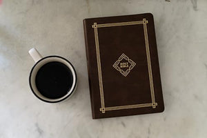 The Holy Bible Kjv: 5-Minute Bible Study Edition [Classic Hickory] 